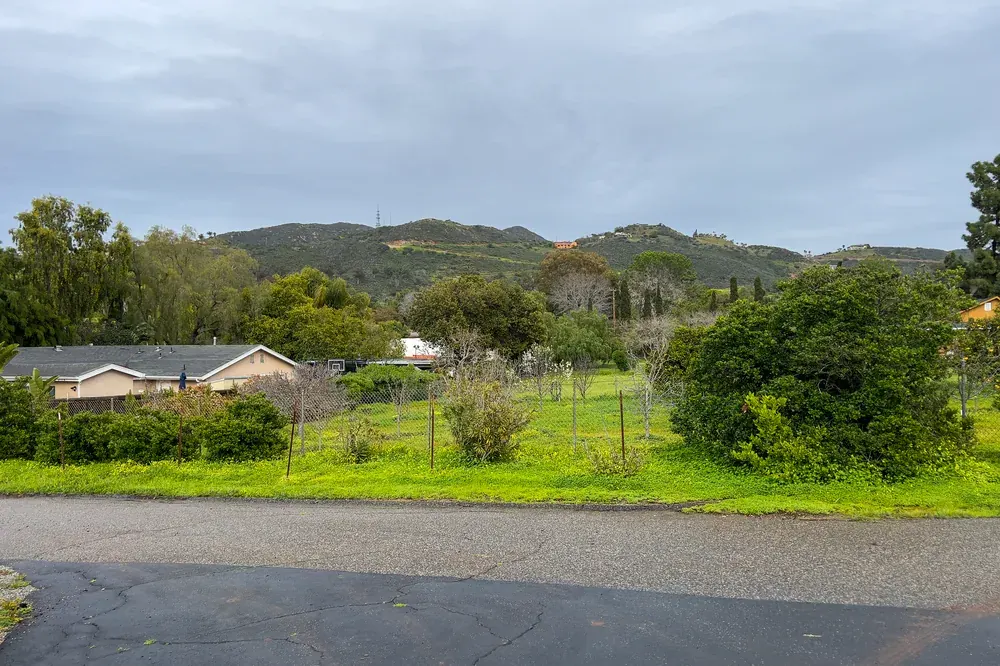 Fence contractor in Vista, CA